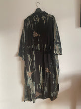 Ladda upp bild till gallerivisning, Crepe silk kimono
