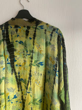 Ladda upp bild till gallerivisning, Crepe silk kimono
